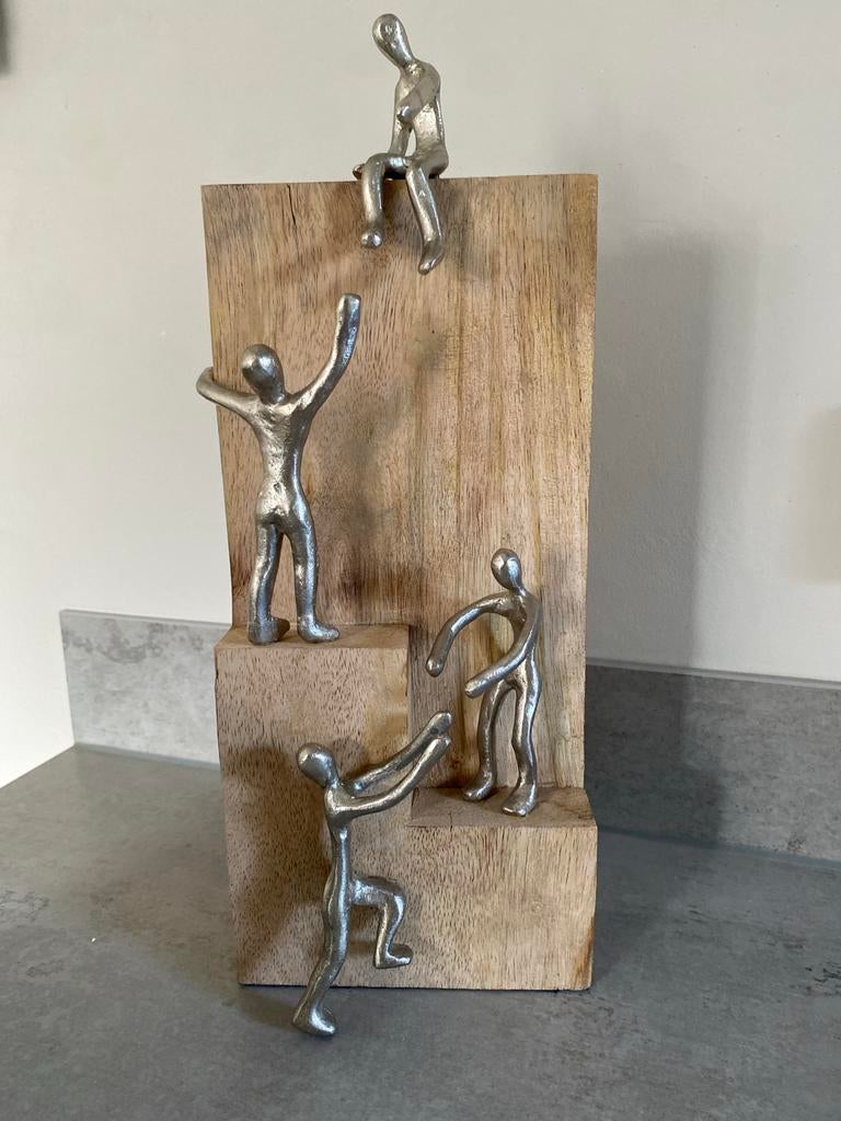 Mangohout sculptuur Teamwork, Antiek en Kunst, Ophalen of Verzenden, Hout, Overige typen, 20 - 50 cm