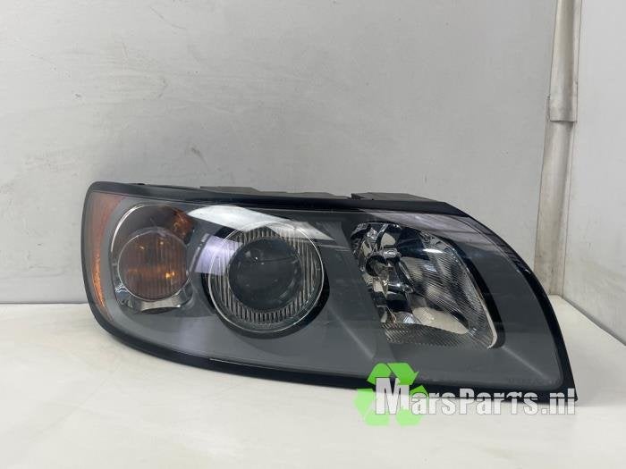 Koplamp rechts van een Volvo V50