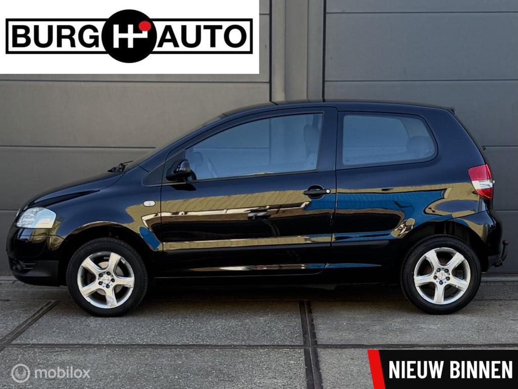 Volkswagen Fox 1.2 Trendline - 2E EIGENAAR - APK T/M 08-02-2, Voorwielaandrijving, Stof, Zwart, 1198 cc
