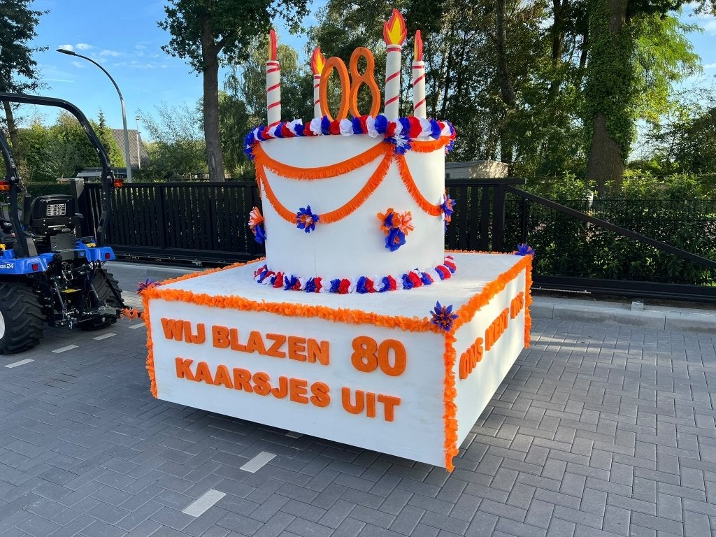 Optochtwagen aanhanger praalwagen taart op wielen, Ophalen, Zo goed als nieuw, Overige typen, Carnaval