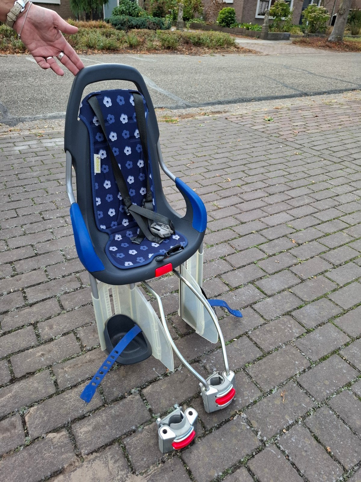 Qibbel fietszitje met 2 bevestigingsbeugels, Ophalen, Gebruikt, Qibbel, Voetsteuntjes