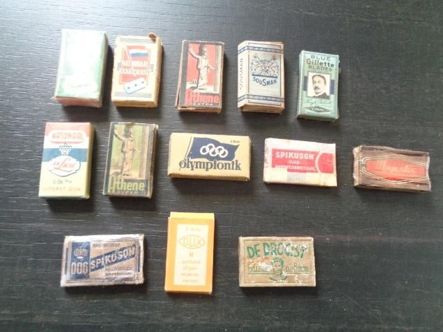 13 verschillende pakjes oude scheermesjes., Ophalen of Verzenden