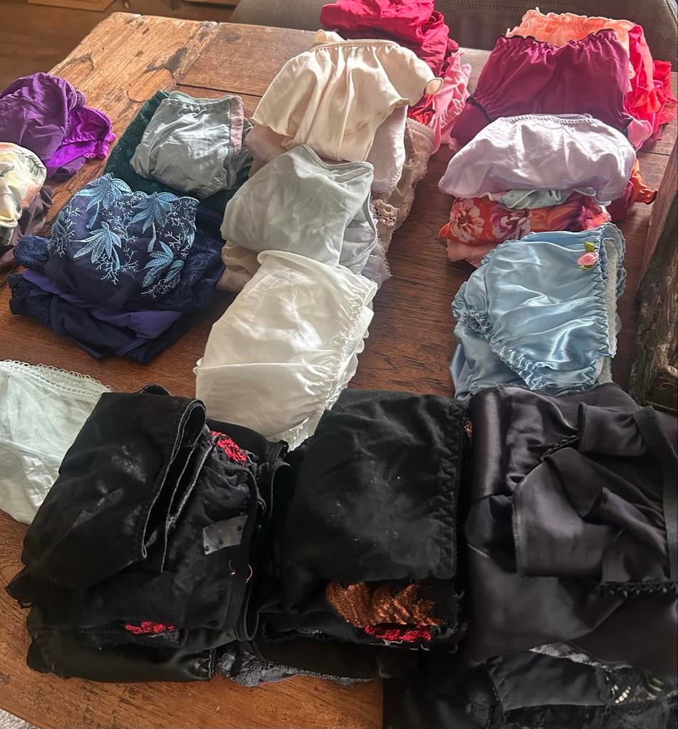 Grote partij slips en strings in diverse kleuren, Kleding | Dames, Ondergoed en Lingerie, Verzenden, Overige kleuren, Slip
