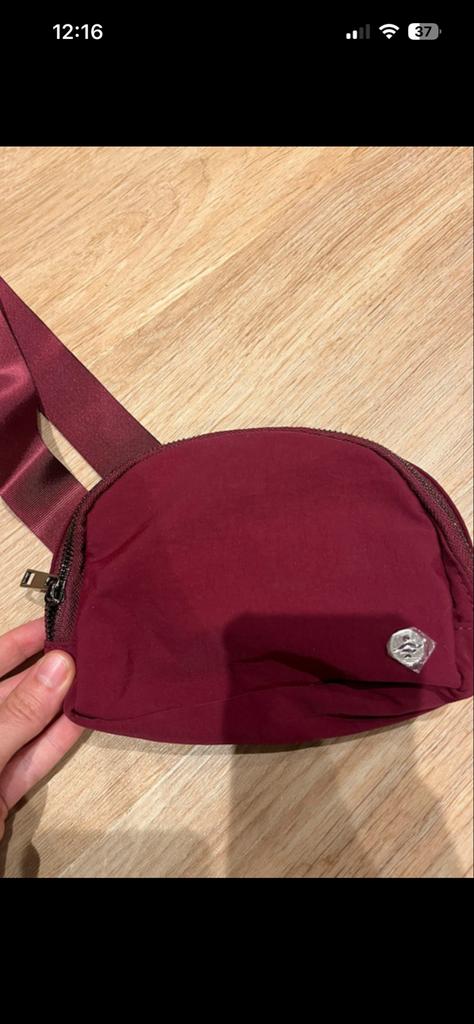 Nieuw bordeauxrood heuptasje - Ideaal voor onderweg!, Ophalen of Verzenden, Nieuw, Overige kleuren, Overige typen