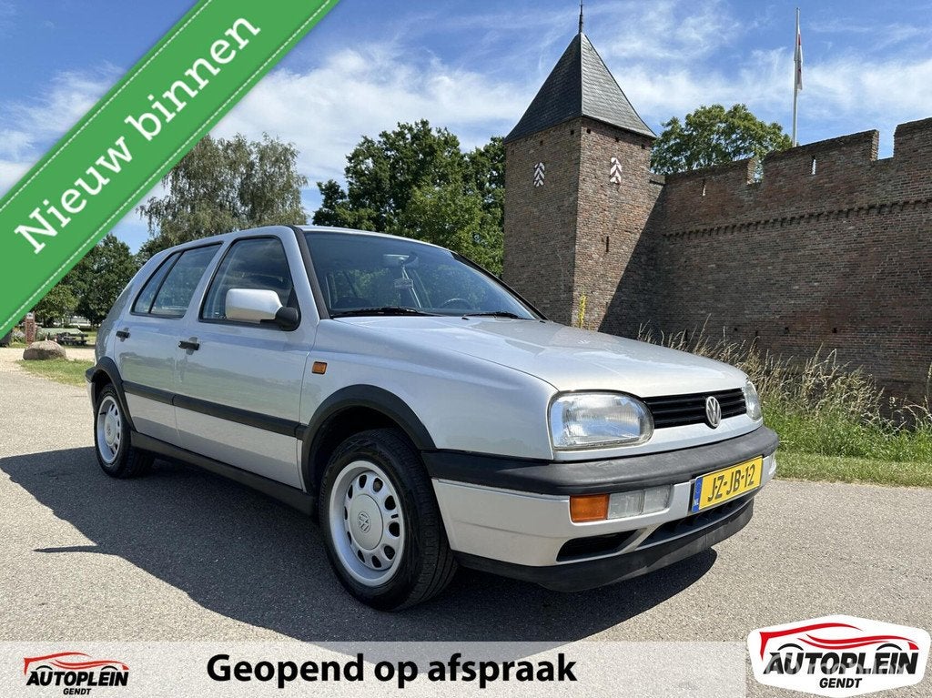 Volkswagen Golf 1.8 GL UNIEK!, Auto's, Volkswagen, Voorwielaandrijving, Gebruikt, 4 cilinders, 49 €/maand