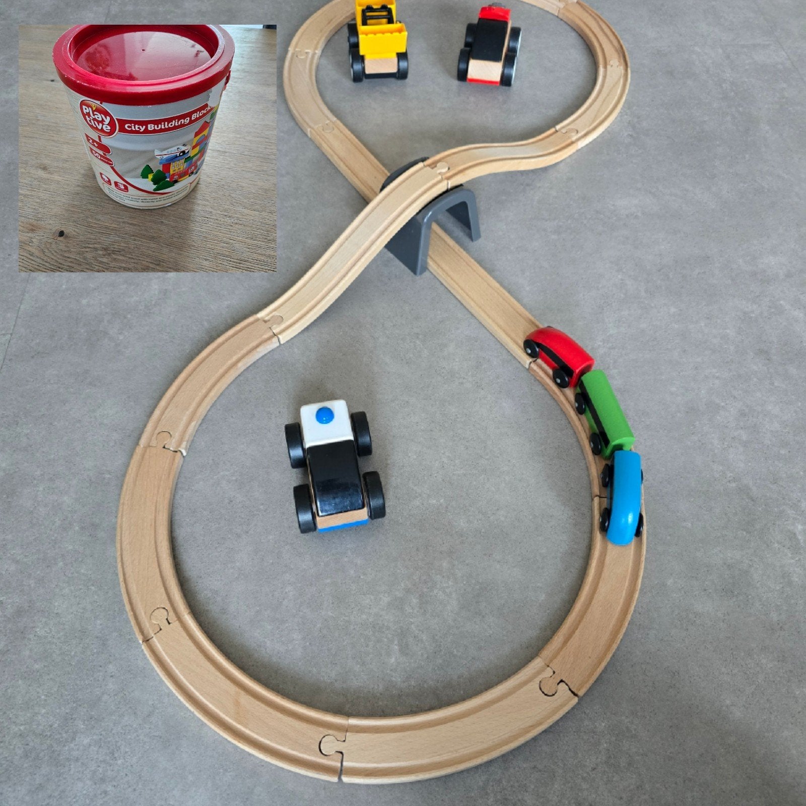 Houten treinbaan met voertuigen en city building blocks, Ophalen of Verzenden