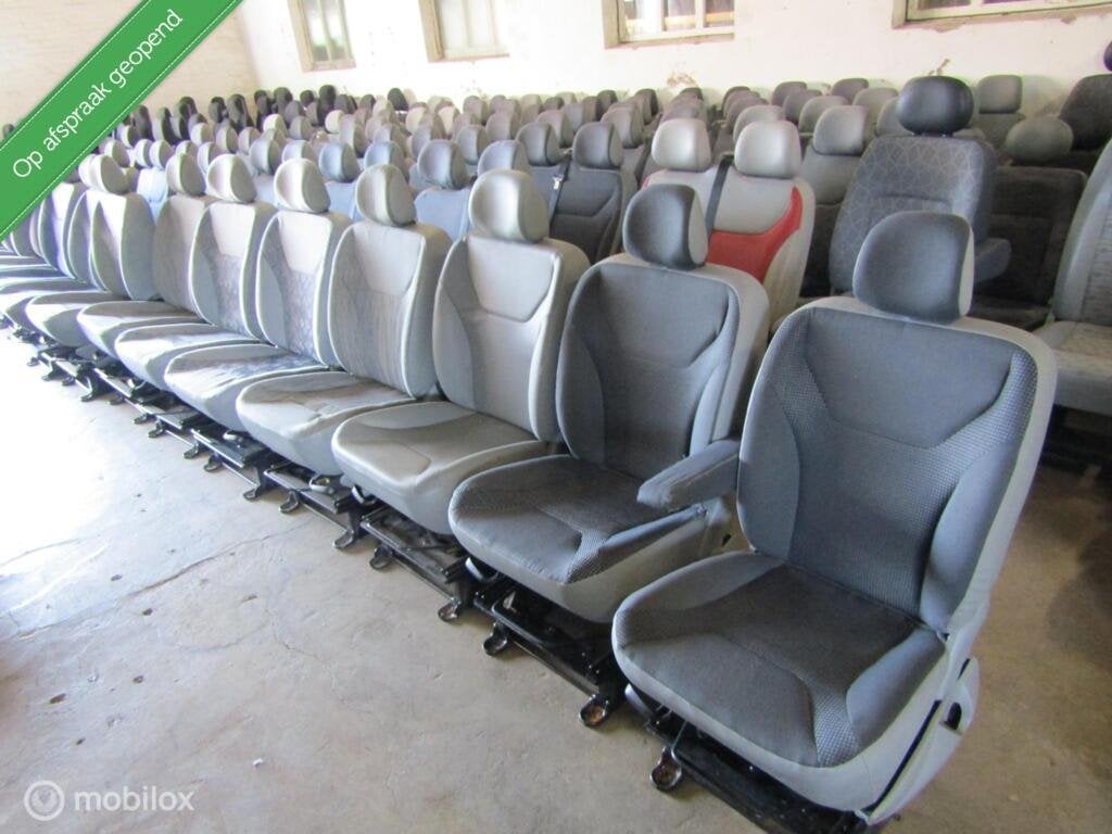 60 x Stoel stoelen bank vivaro trafic primastar 01 t/m 14, Gebruikt, Opel, Ophalen of Verzenden