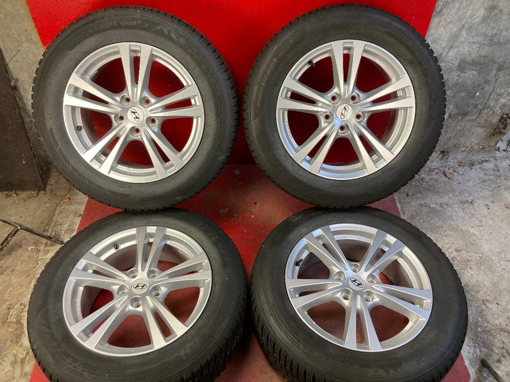 Winterbanden Hyundai Tucson 215/65R17 Hankook, Auto-onderdelen, ., Banden en Velgen, 17 inch, .