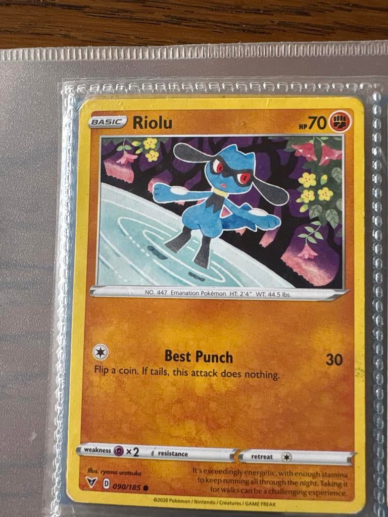 Pokémon Kaart Riolu 090/185 - Basic HP70, Ophalen, Zo goed als nieuw, Losse kaart