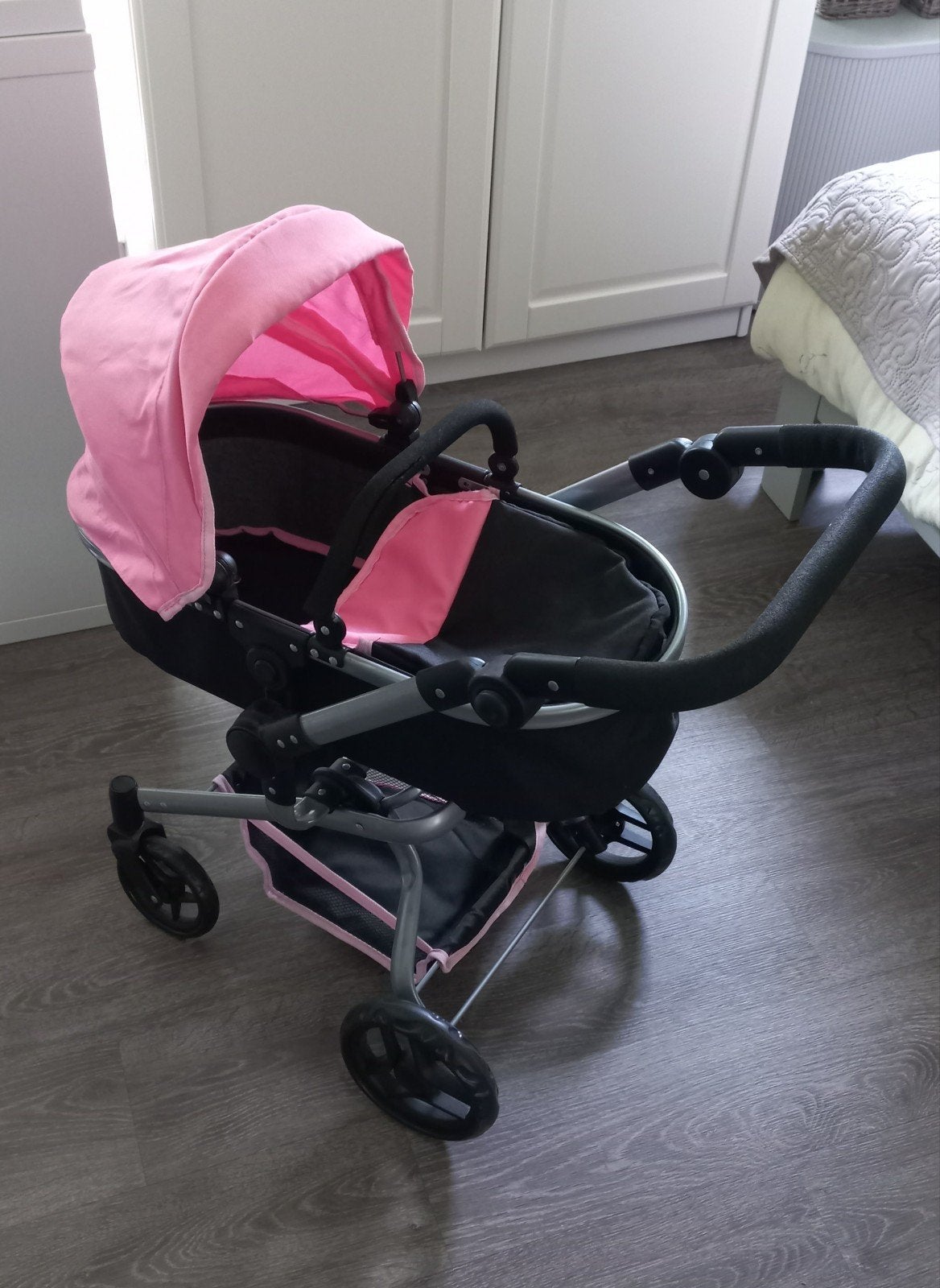 Angel & Bandits 2-in-1 Poppenwagen - Roze/Zwart, Ophalen, Babypop