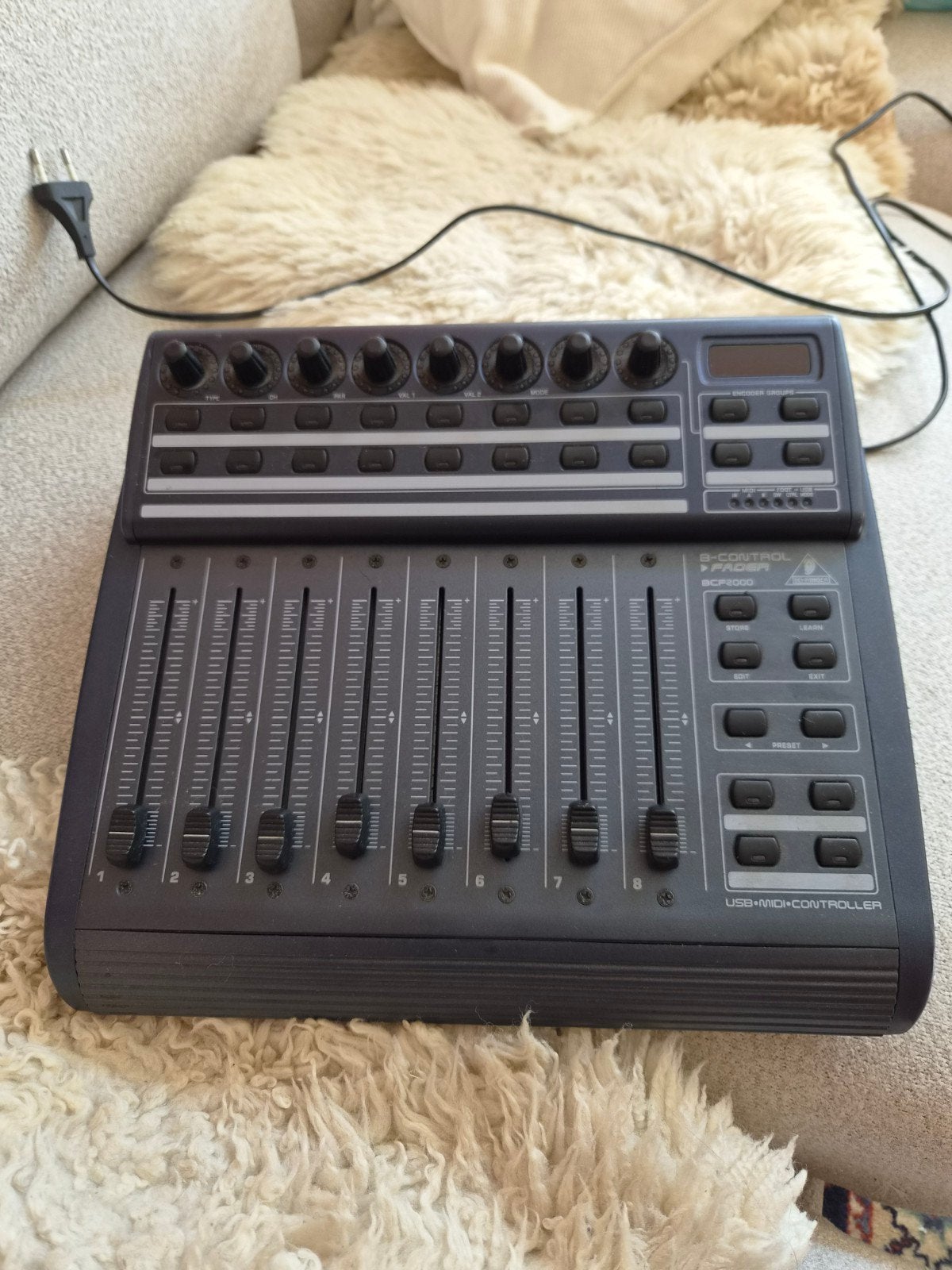 Behringer B-Control Fader BCF2000 USB/MIDI Controller, Ophalen of Verzenden, Gebruikt, 5 tot 10 kanalen