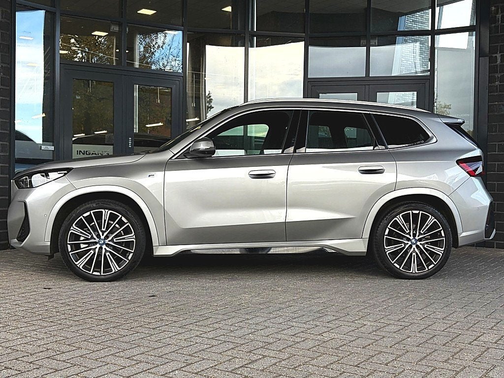 Bmw IX1 XDRIVE30 LAUNCH ED. M-SPORT - PANO - LEDER - MASSAGE, Auto's, Automaat, Verwarmde buitenspiegels, Gebruikt, Overige modellen