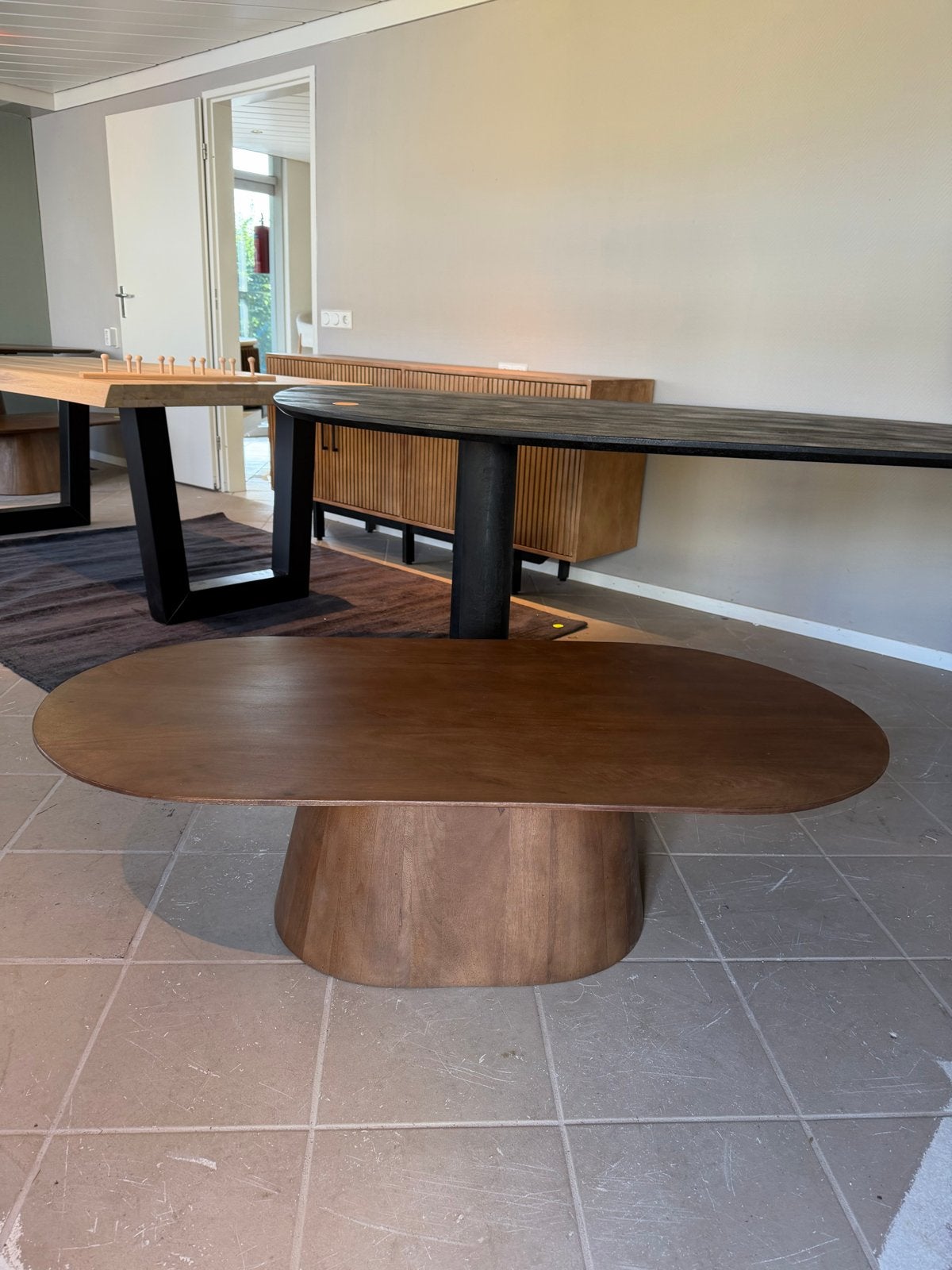 Nieuwe Japandi salontafel Deens ovaal walnoot kleur