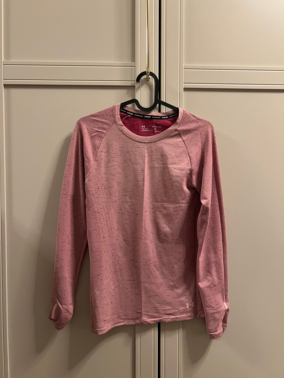Under Armour longsleeve top sport kleding XS nieuw mouwen, Kleding | Dames, Nieuw, Ophalen of Verzenden, Lange mouw, Maat 34 (XS) of kleiner