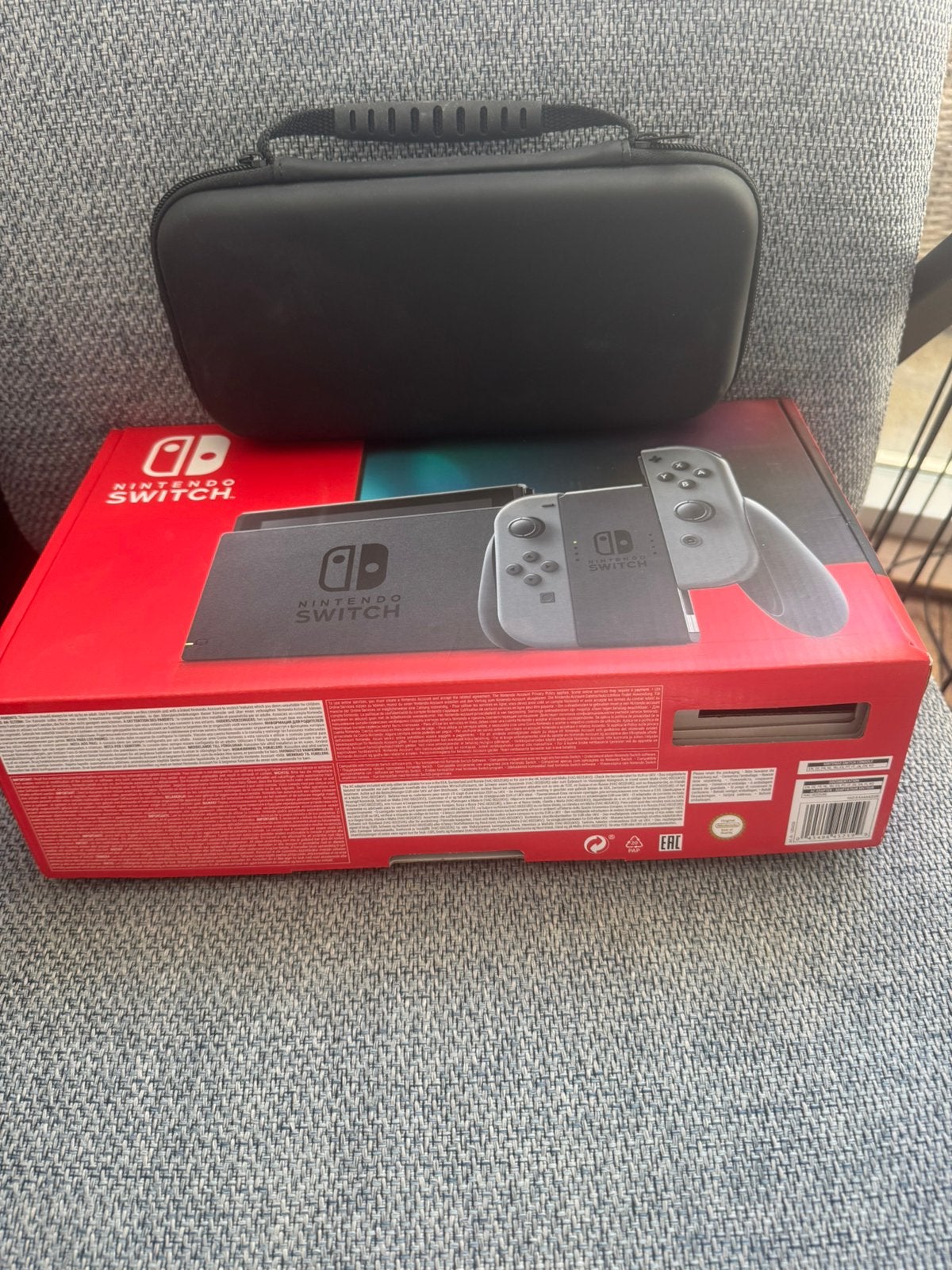 Nintendo switch (v2), Spelcomputers en Games, Spelcomputers | Nintendo Switch, Ophalen of Verzenden, Zo goed als nieuw, Met 2 controllers