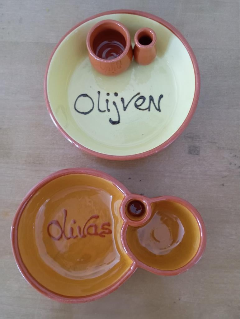 2 Tapas Schaaltjes Zo Goed Als Nieuw - Olijven/Olivas, Ophalen