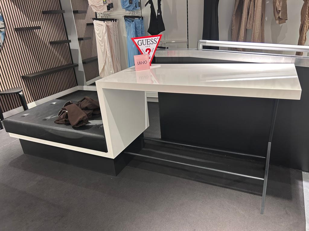 Bank/tafel in 1, Antiek en Kunst, Ophalen of Verzenden