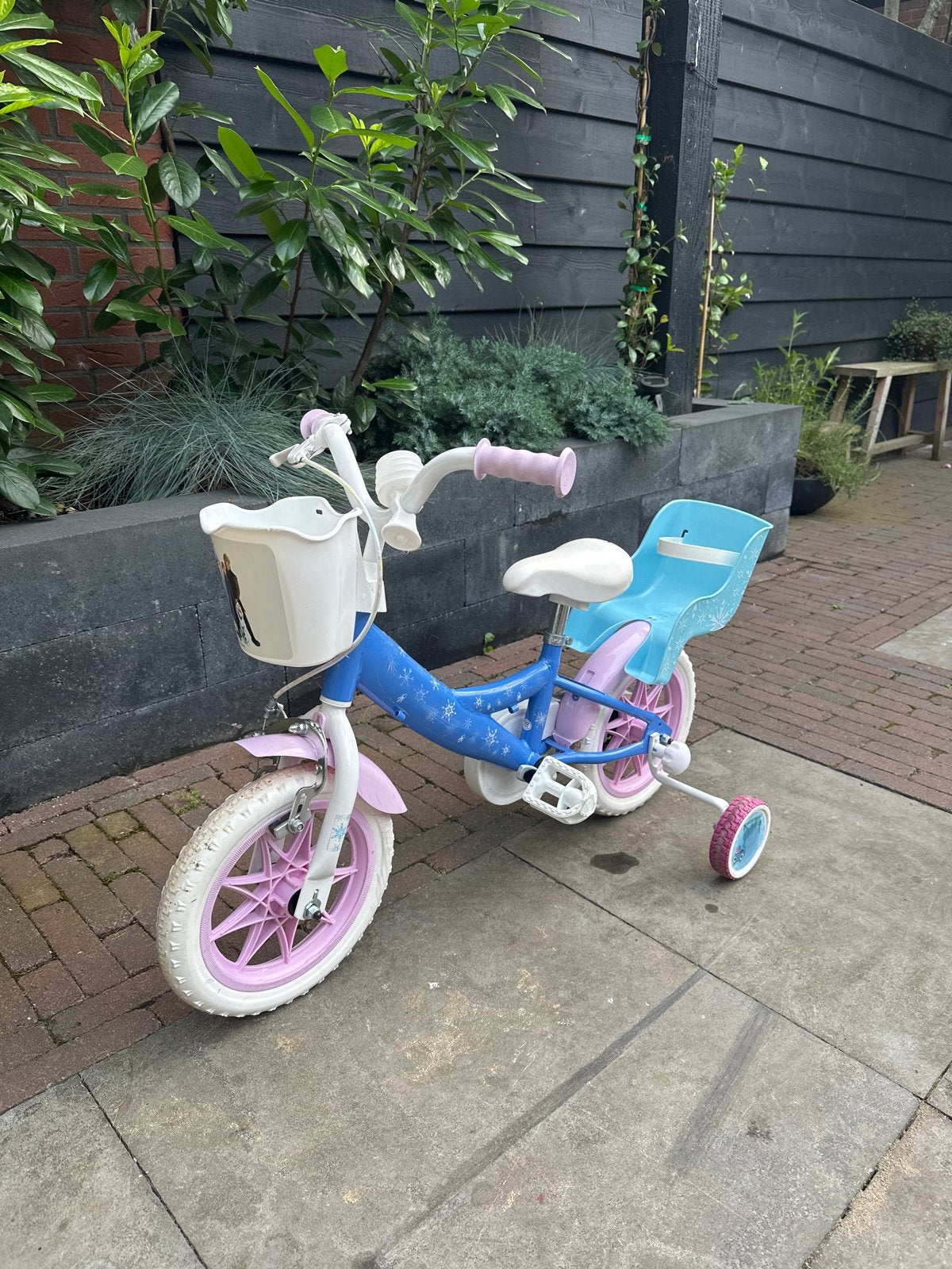Frozen kinderfiets met zijwieltjes en mandje, Zijwieltjes, Velgrem, Ophalen of Verzenden, 16 tot 20 inch