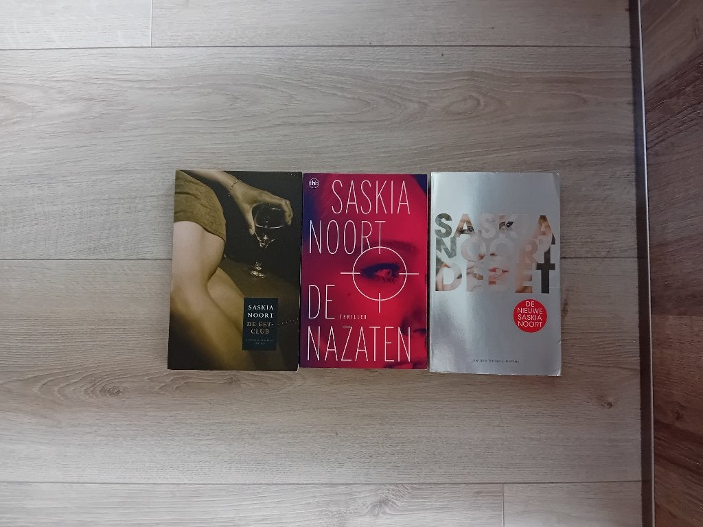 Saskia Noort: De eetclub en Debet, Boeken, Ophalen of Verzenden, Zo goed als nieuw, Saskia Noort