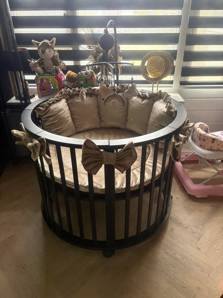 Babybox zwart rond, Ophalen, Zo goed als nieuw, Rond, Wieltjes