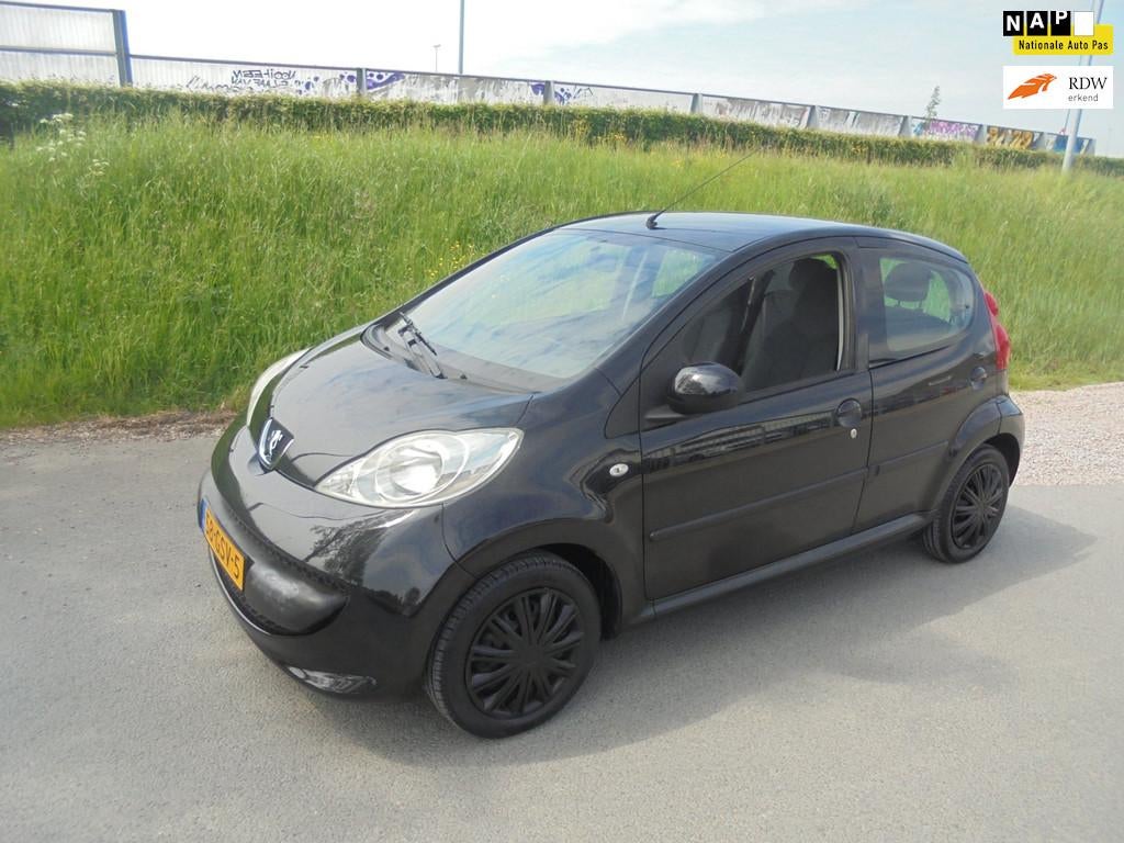 Peugeot 107 Peugeot 107 1.0 benzine 5 deurs airco 145.000km, Voorwielaandrijving, Gebruikt, 4 stoelen, Origineel Nederlands