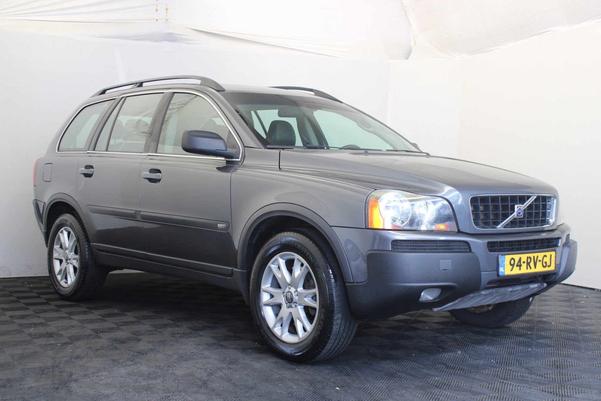 Volvo XC90 2.4D Summum 7-Persoons (bj 2005, automaat), Gebruikt, 241 €/maand, 7 stoelen, Bedrijf
