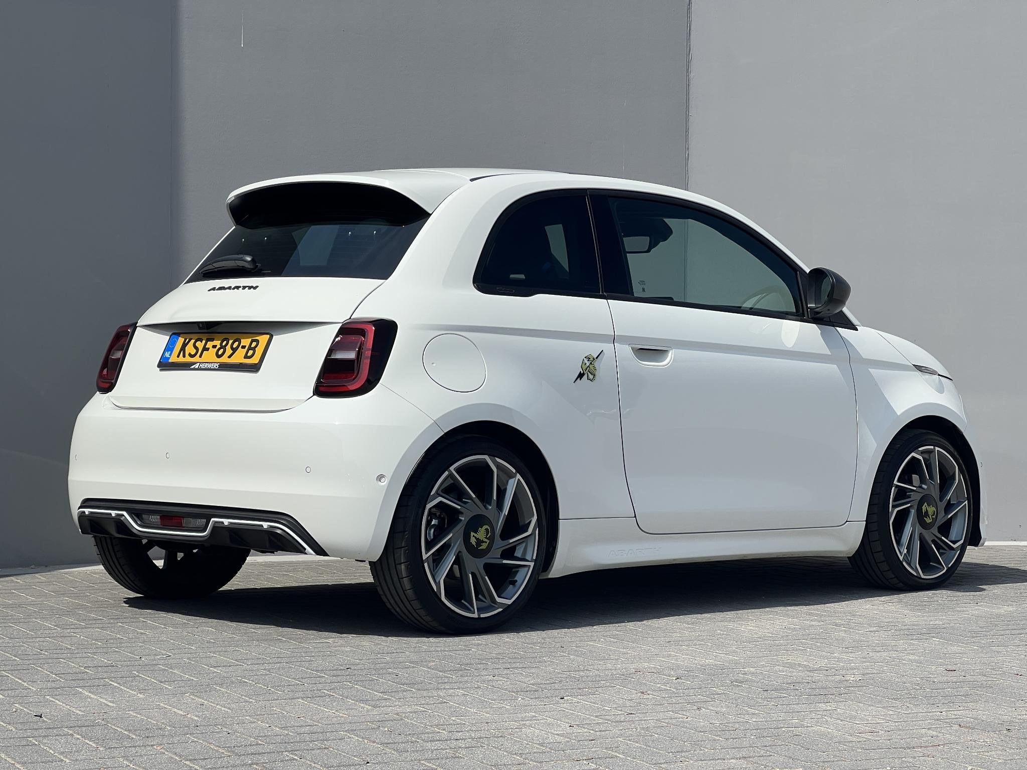 Abarth 500e Abarth Turismo 42 kWh / Accu SoH 98,43 % / CCS s, Auto's, Abarth, Gebruikt, https://media-marktplaats.export.dv.nl/23100139913/document-1.pdf