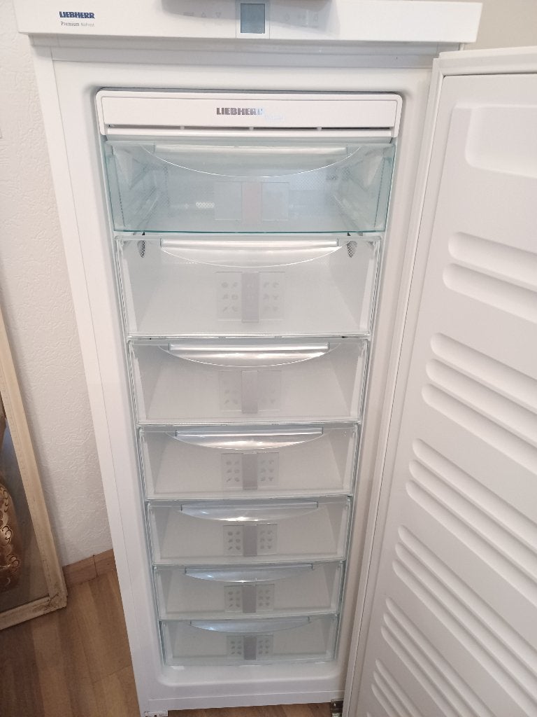 liebherr Vrieskast no frost met 7 laden .gratis bezorging, 160 cm of meer, Zo goed als nieuw, Energieklasse A of zuiniger, Ophalen