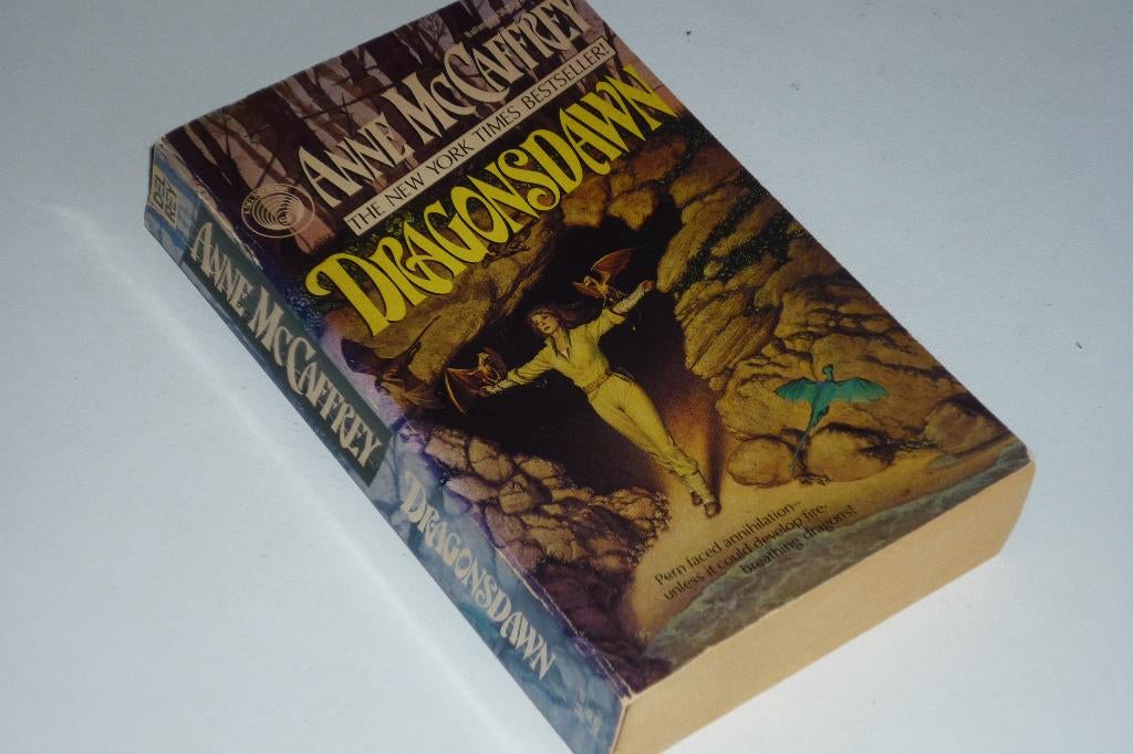 Anne McCaffrey: Dragonsdawn (Pern), Boeken, Ophalen of Verzenden, Gelezen