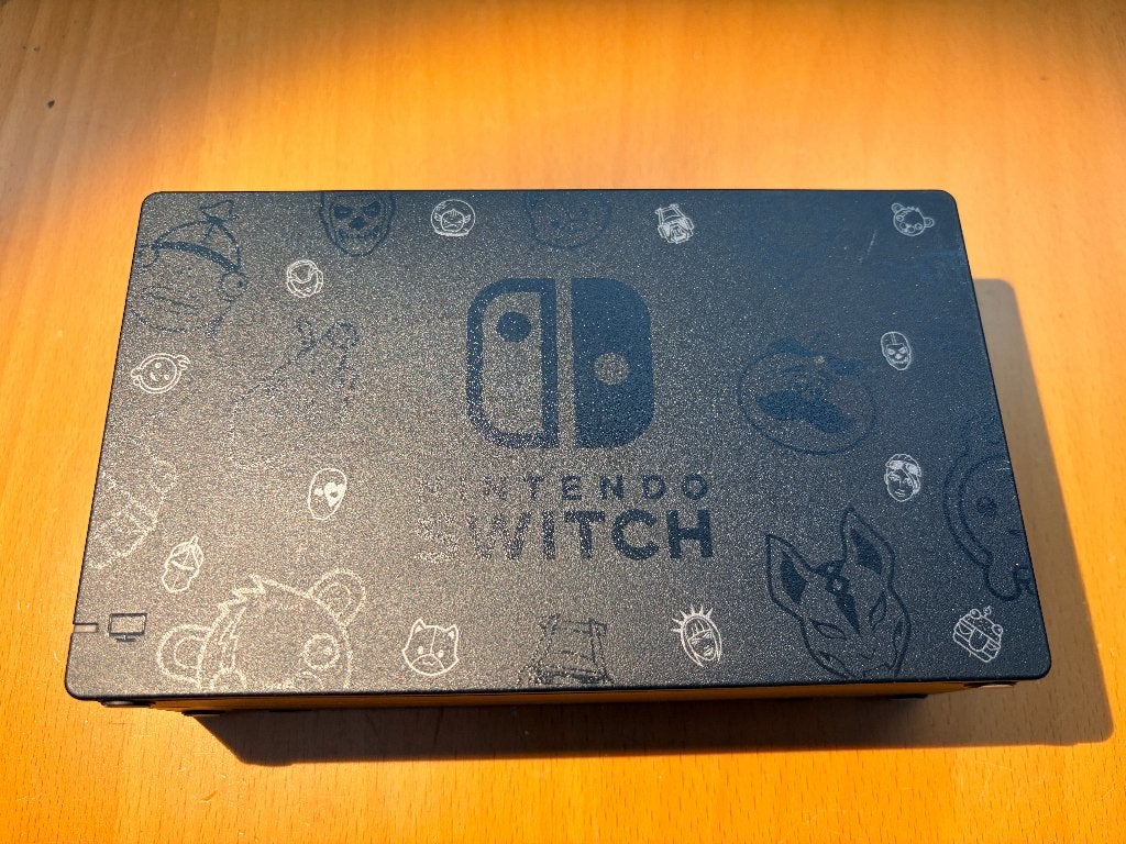 Nintendo Switch Fortnite Dock, Ophalen of Verzenden, Zo goed als nieuw, Zonder controller, Switch Original