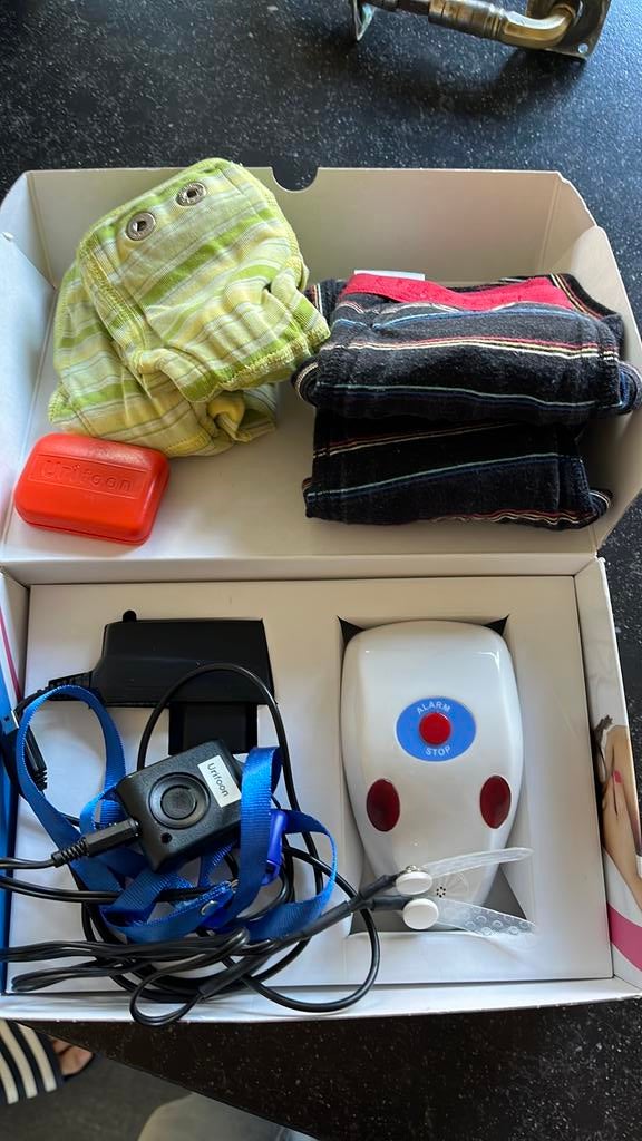 Urifoon plaswekker . broekjes maat 128, Ophalen of Verzenden, Gebruikt, Overige typen