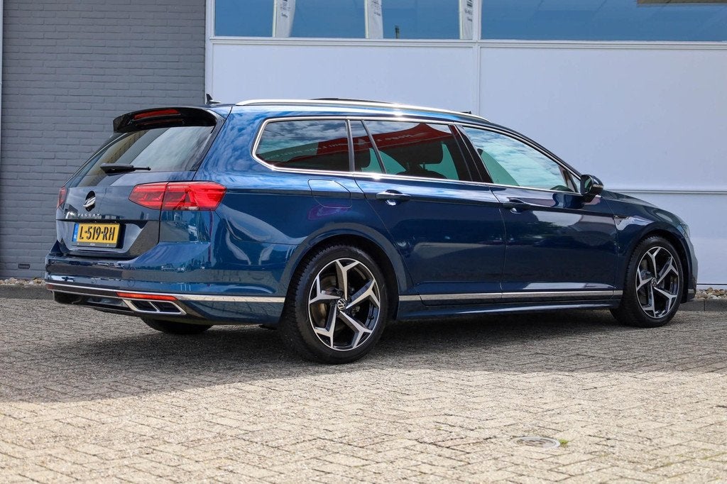 Volkswagen Passat Variant 1.5 TSI 150pk DSG R-Line Business, 12 maanden, 730 kg, 4 cilinders, Blauw
