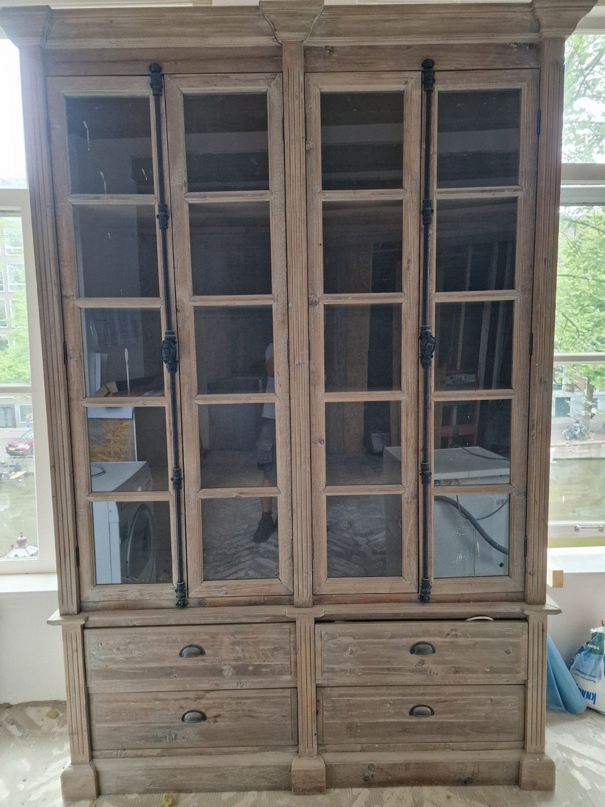 Large Solid Wood Display Cabinet – Excellent Condition, Ophalen, Zo goed als nieuw, 25 tot 50 cm, Minder dan 100 cm