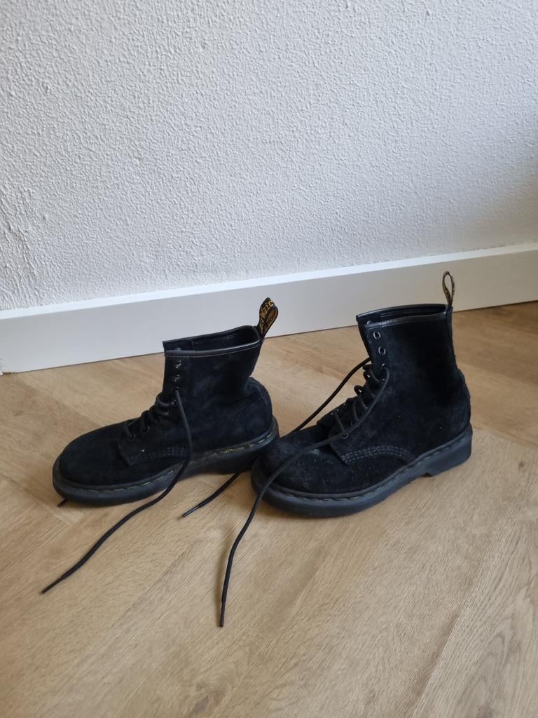 Dr martens schoenen maat 36 suede, Ophalen of Verzenden, Zo goed als nieuw, Boots