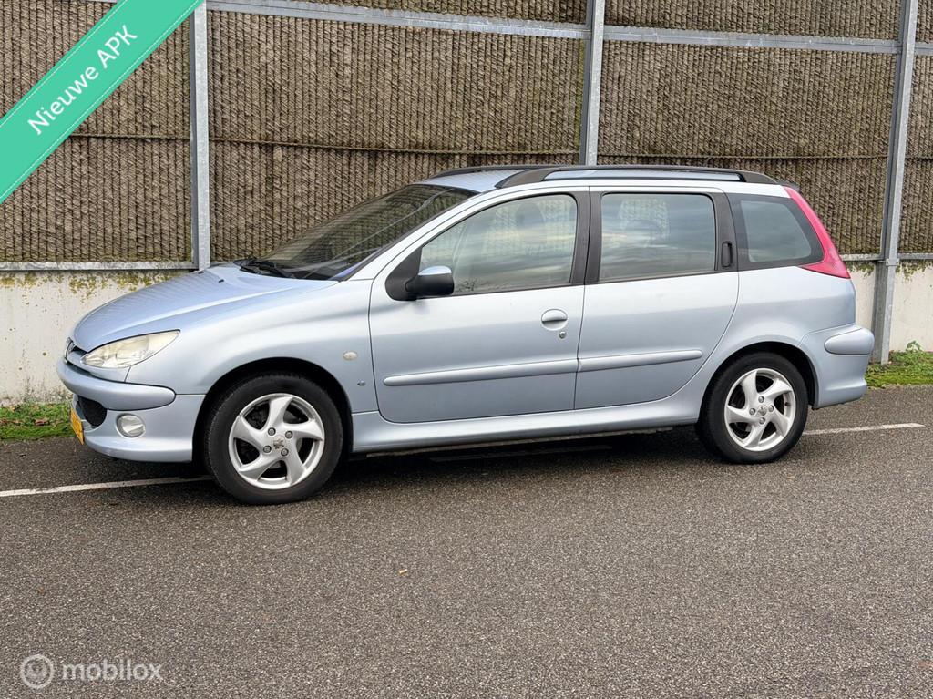 Peugeot 206 SW 1.6-16V Griffe NAP/APK/TREKHAAK, Voorwielaandrijving, 15 km/l, 4 cilinders, Handgeschakeld