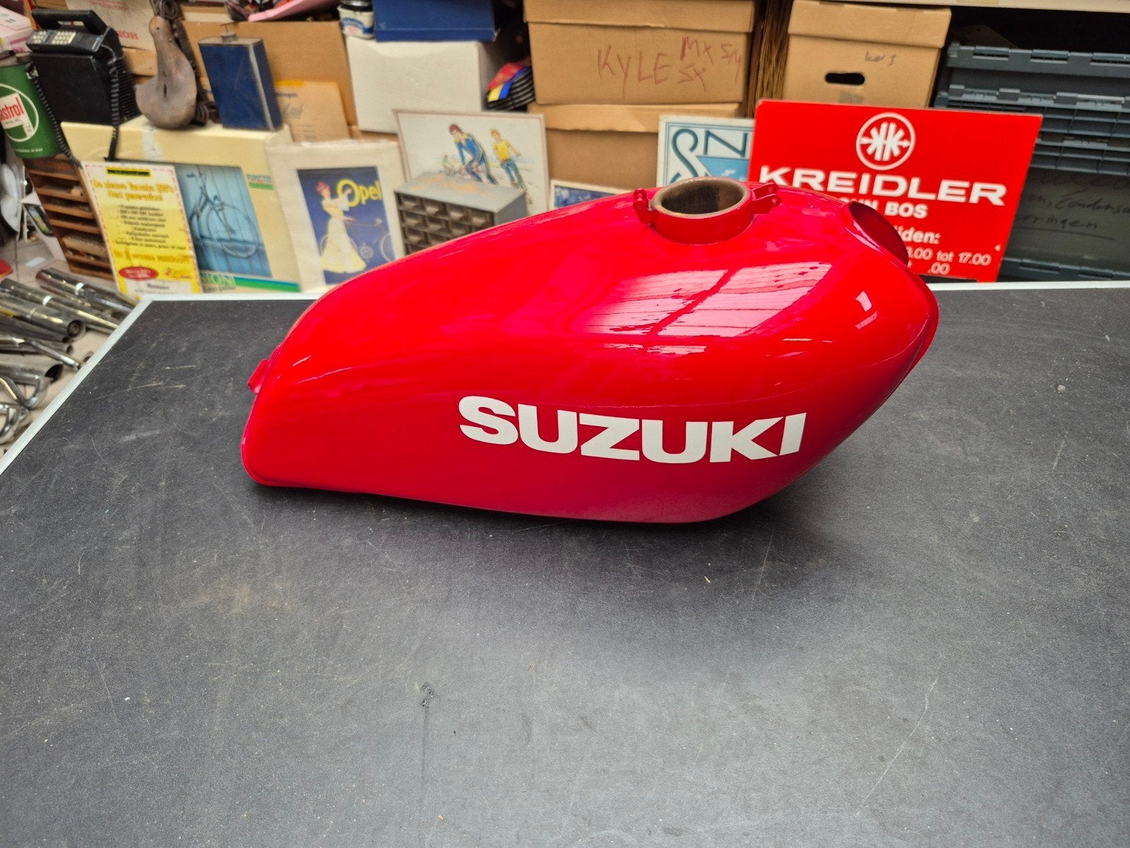 suzuki gt250 / 400 benzinetank New old stock nos, Ophalen of Verzenden