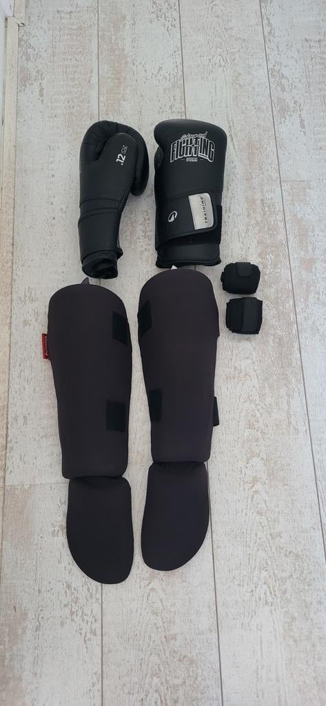 Kickbox spullen, Sport en Fitness, Boksen, Zo goed als nieuw, Bokshandschoenen, Ophalen of Verzenden