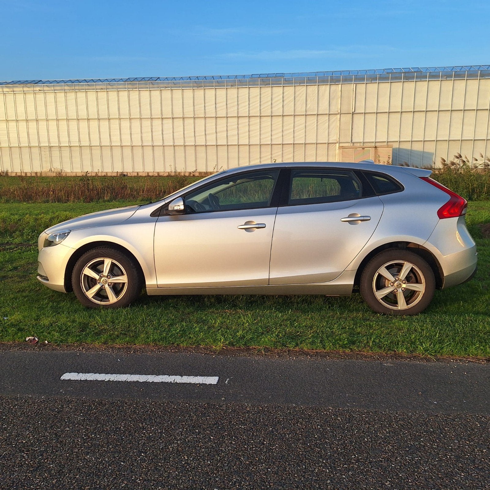 Volvo V40 2.0 T2 122PK 2018 Grijs, Voorwielaandrijving, 4 cilinders, 122 pk, 1331 kg