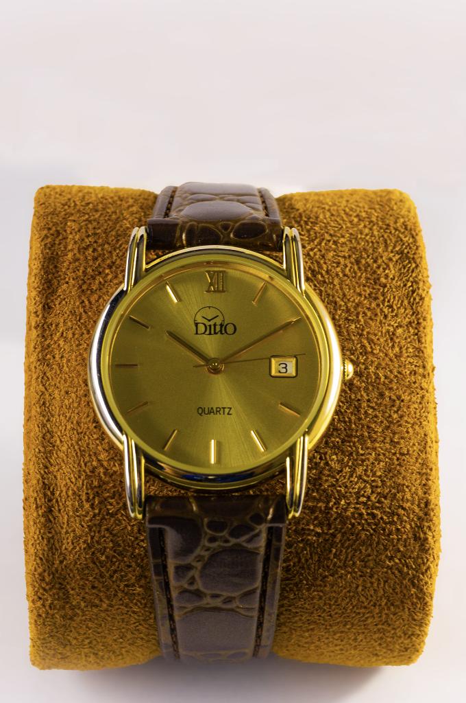 Goudkleurig horloge, Verzamelen, Overige Verzamelen, Zo goed als nieuw, Verzenden