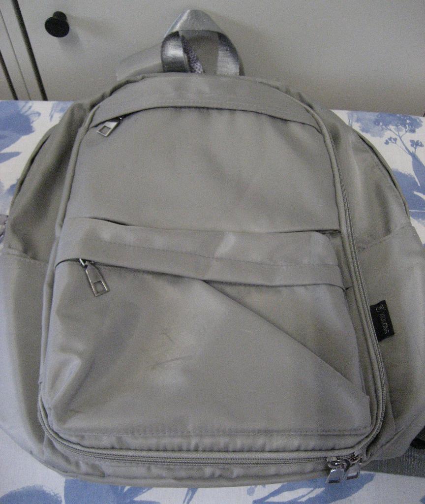 Grijze rugtas met ipad vak., Rugtas, 40 tot 50 cm, Ophalen of Verzenden, Grijs
