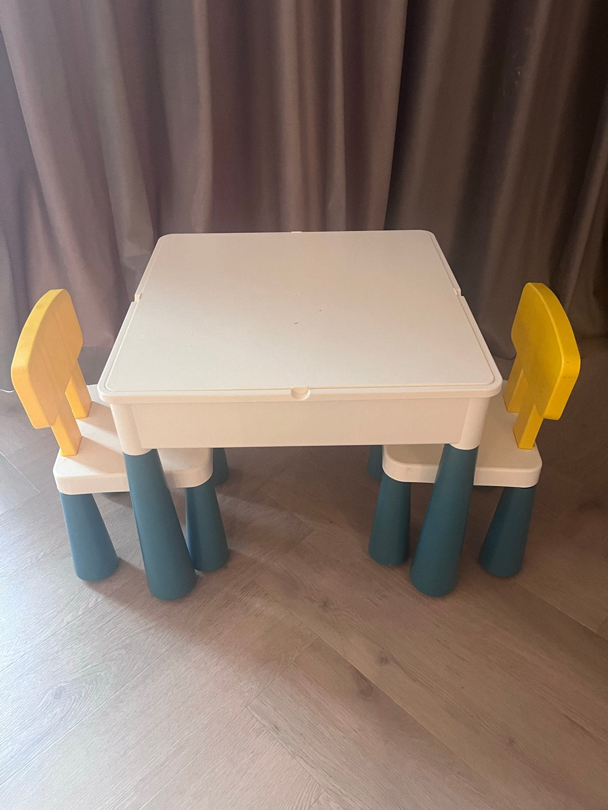 Wonder Mind Kindertafel met 2 Verwisselbare bladen, Kinderen en Baby's, Ophalen, Zo goed als nieuw, Tafel(s)