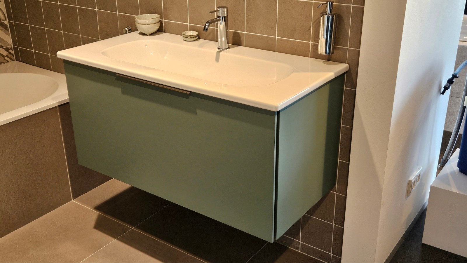 Burgbad meubel 103 x 48 x 50 2 lades groen. showroommodel, Huis en Inrichting, Ophalen, 100 tot 150 cm, Nieuw, Minder dan 100 cm
