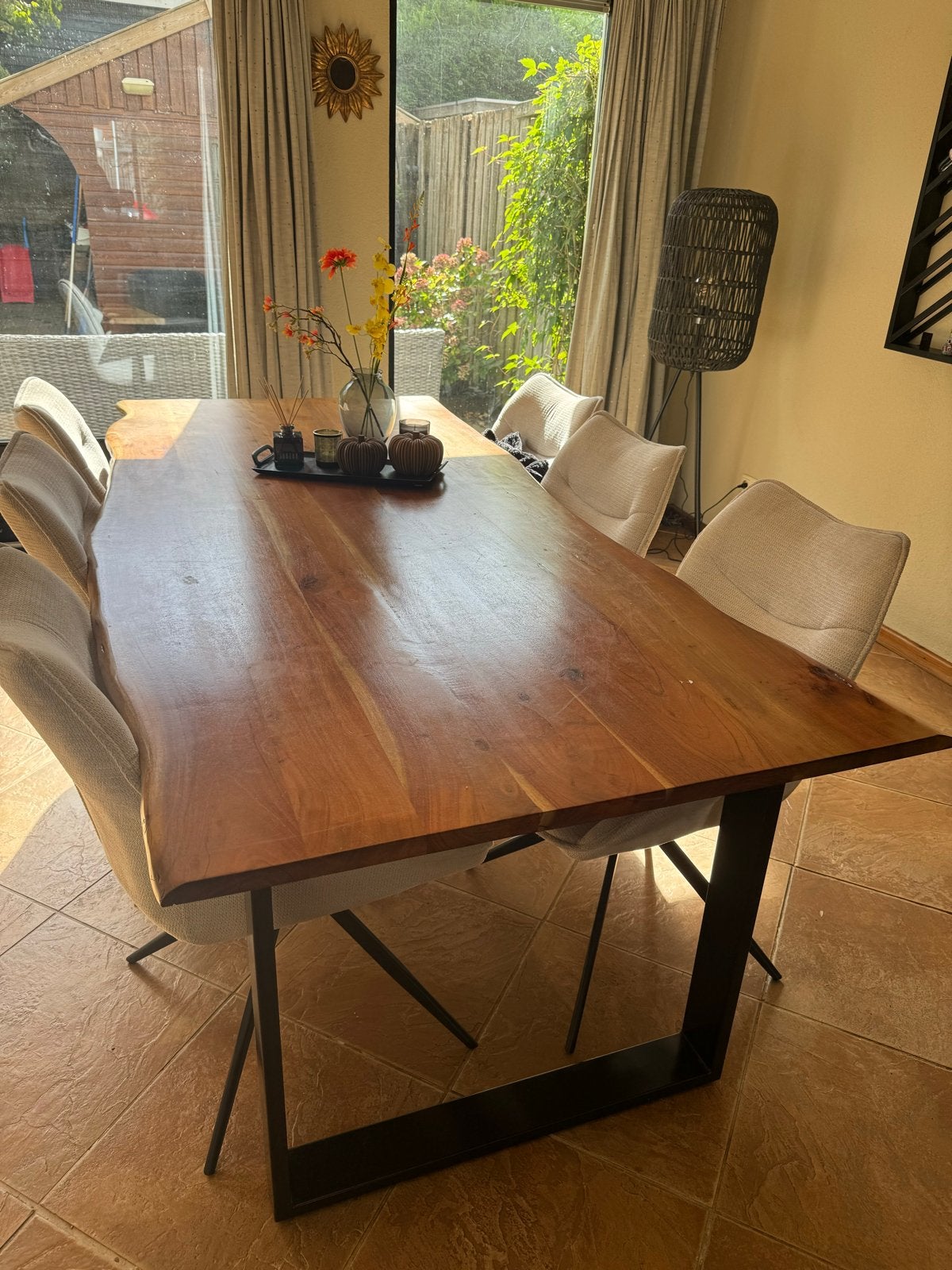 Massief houten eettafel met metalen onderstel, Huis en Inrichting, Ophalen, Gebruikt, 200 cm of meer, 50 tot 100 cm