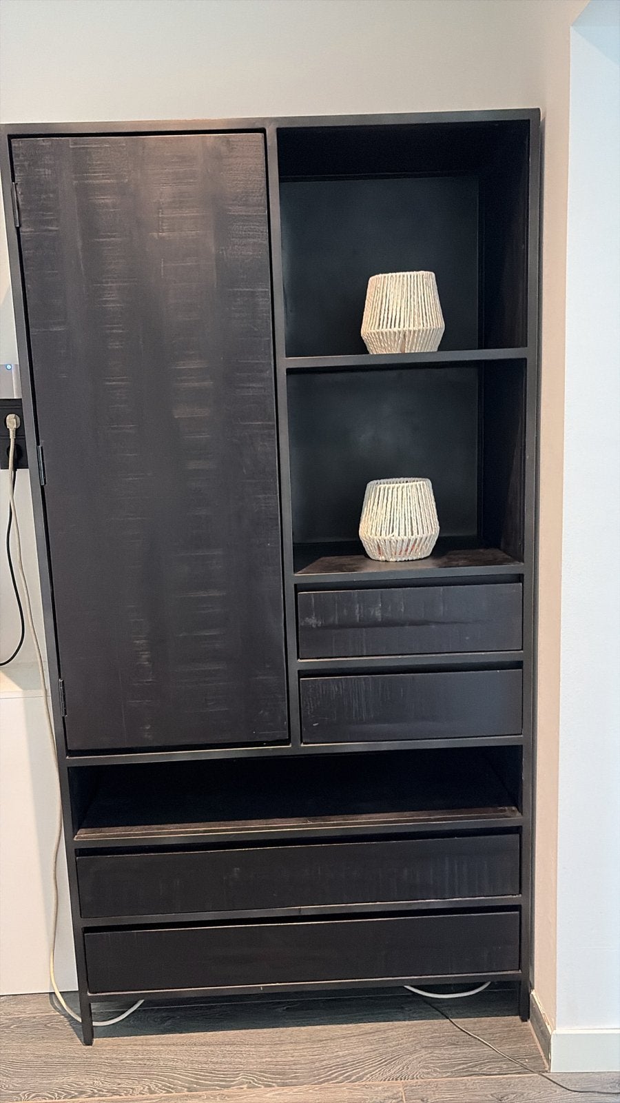 Zwarte houten kast met lades en deuren, Gebruikt, Met lade(s), 150 tot 200 cm, 25 tot 50 cm