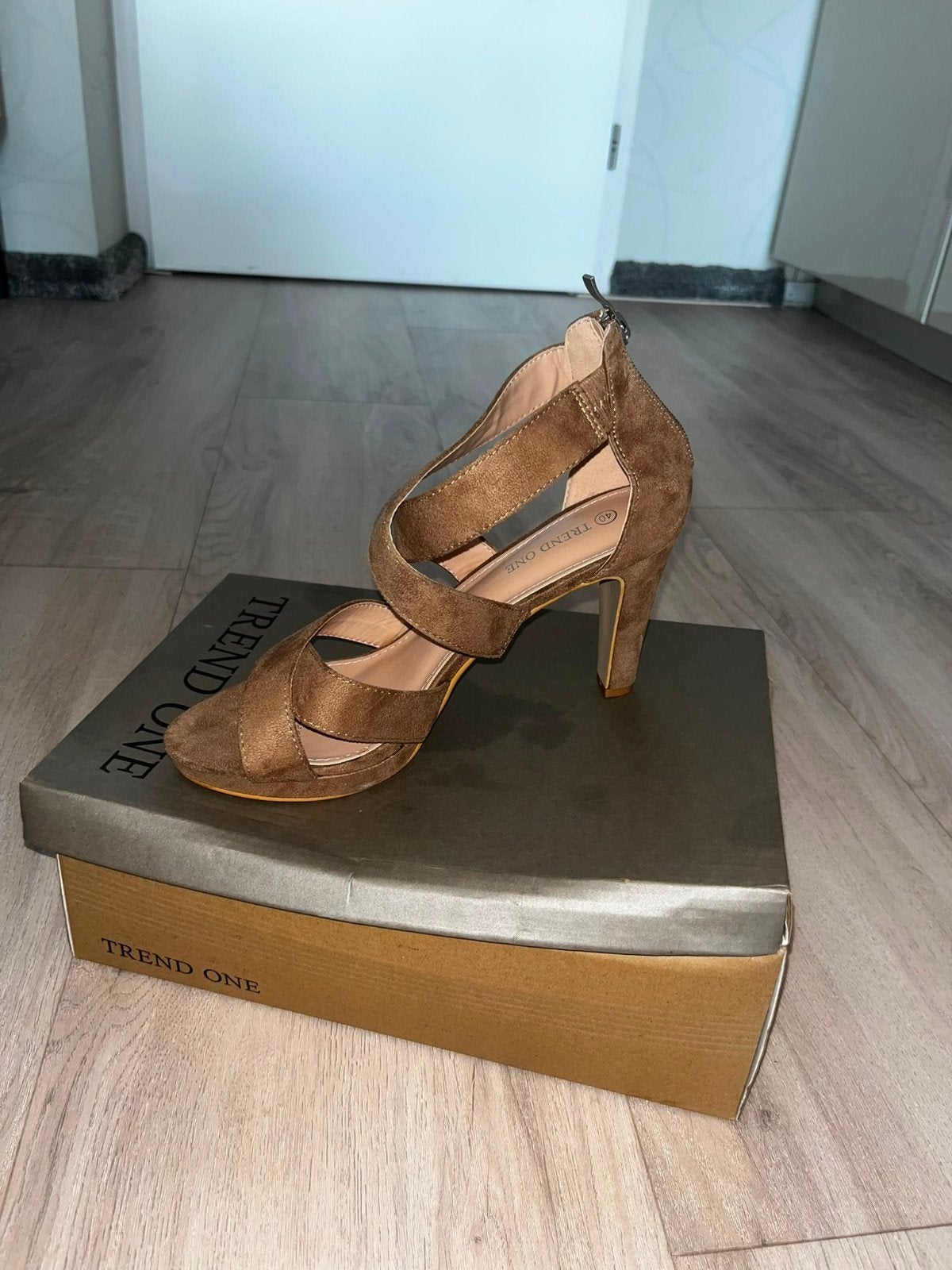 Nieuwe Zomer Hakkenschoenen Maat 40 - Trend One, Bruin, Nieuw, Ophalen of Verzenden, Trend One