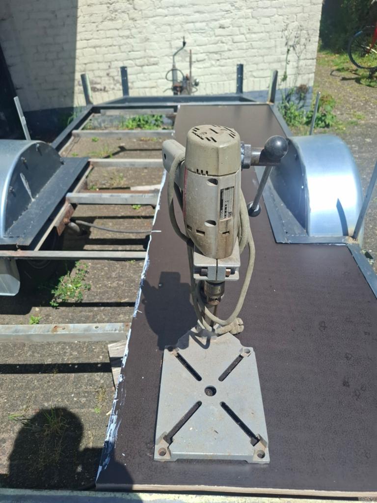 Wolfcraft boorkolom met Bosch boormachine, Ophalen