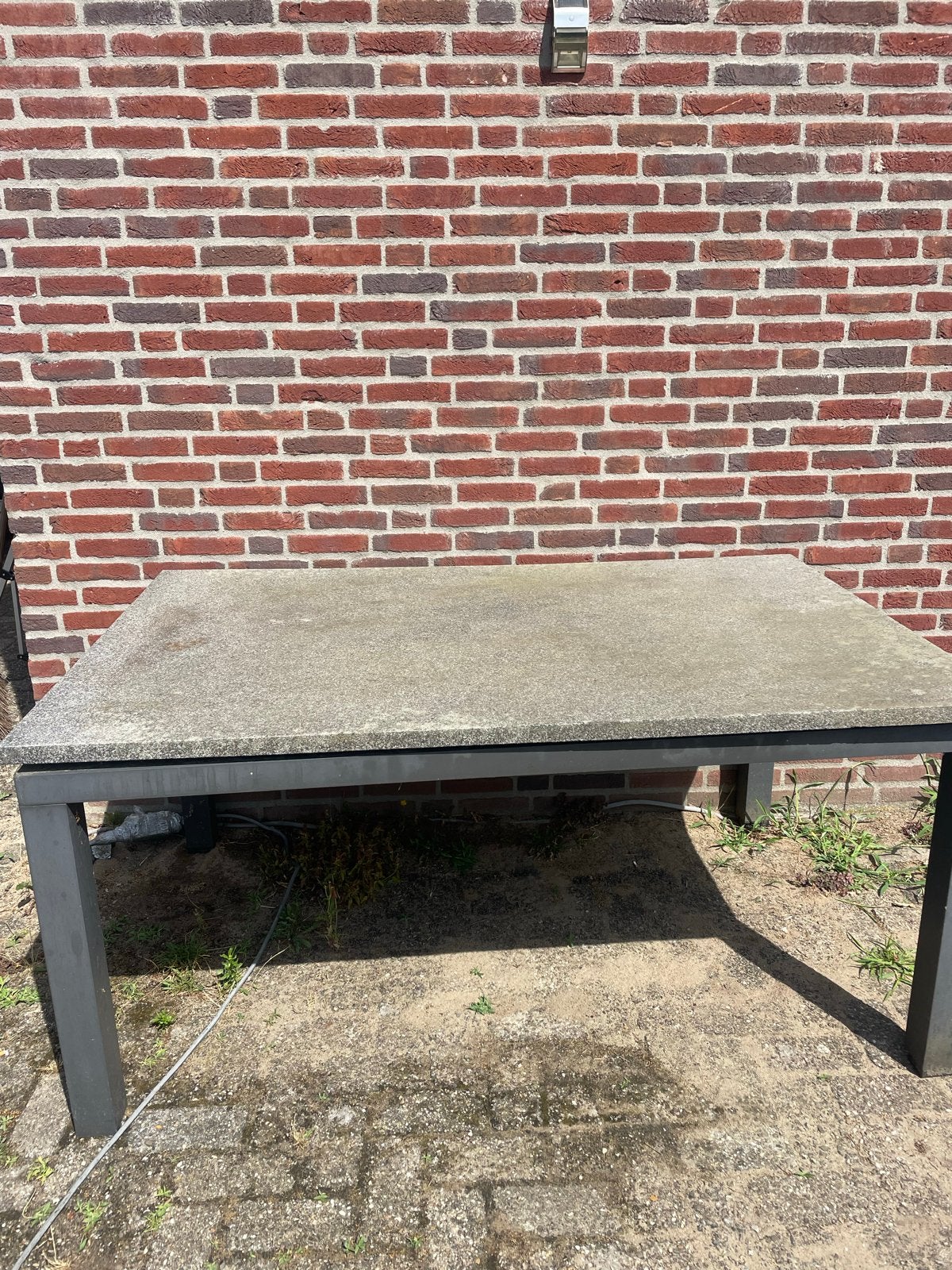 Robuuste tuintafel met betonnen blad, Tuin en Terras, Tuintafels, Ophalen of Verzenden, Gebruikt, Rechthoekig, Metaal