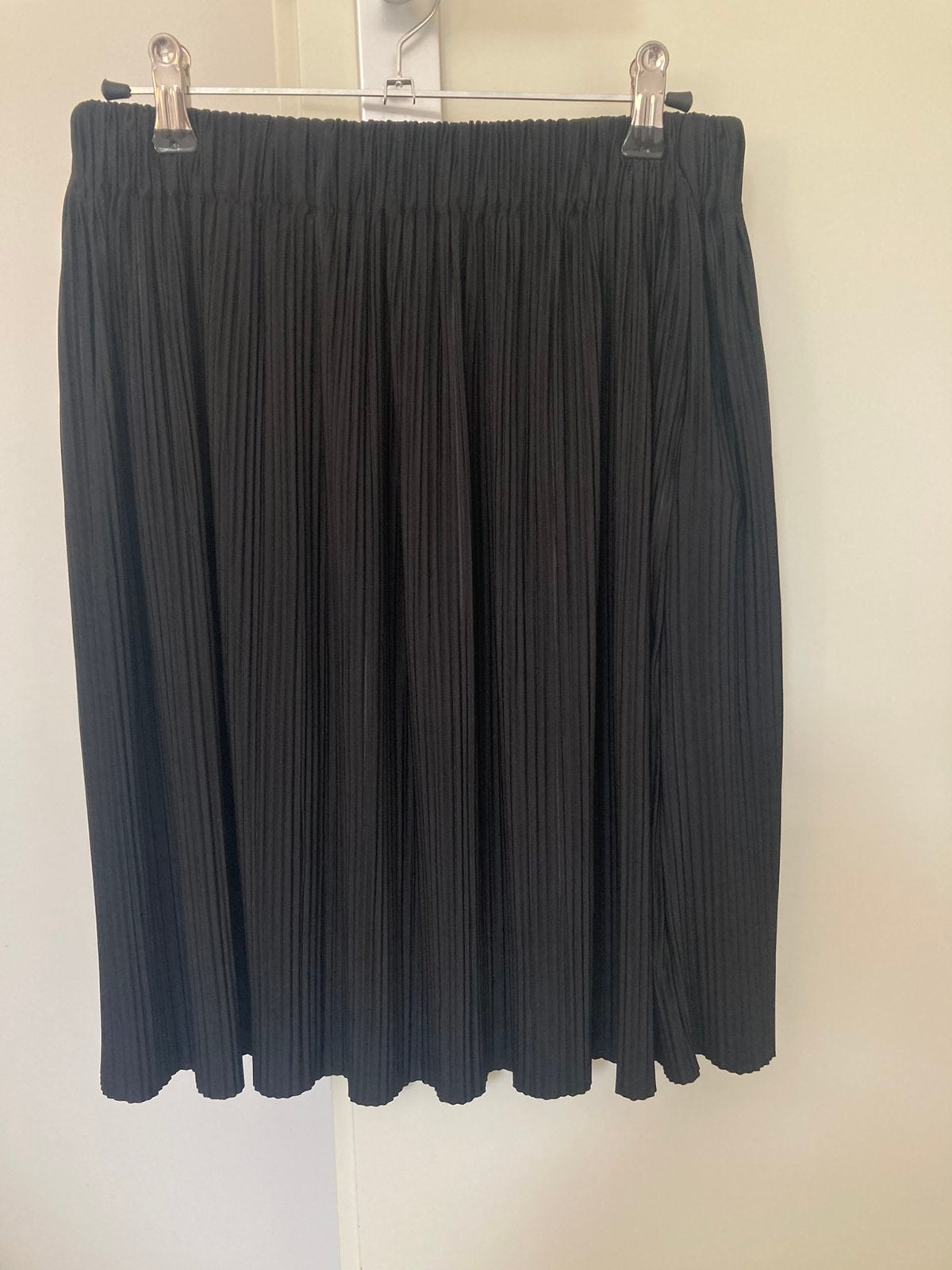 Nieuwe Samsoe Samsoe Uma plisse rok, M. Ongedragen, Kleding | Dames, Rokken, Maat 38/40 (M), Zwart, Nieuw, Ophalen of Verzenden