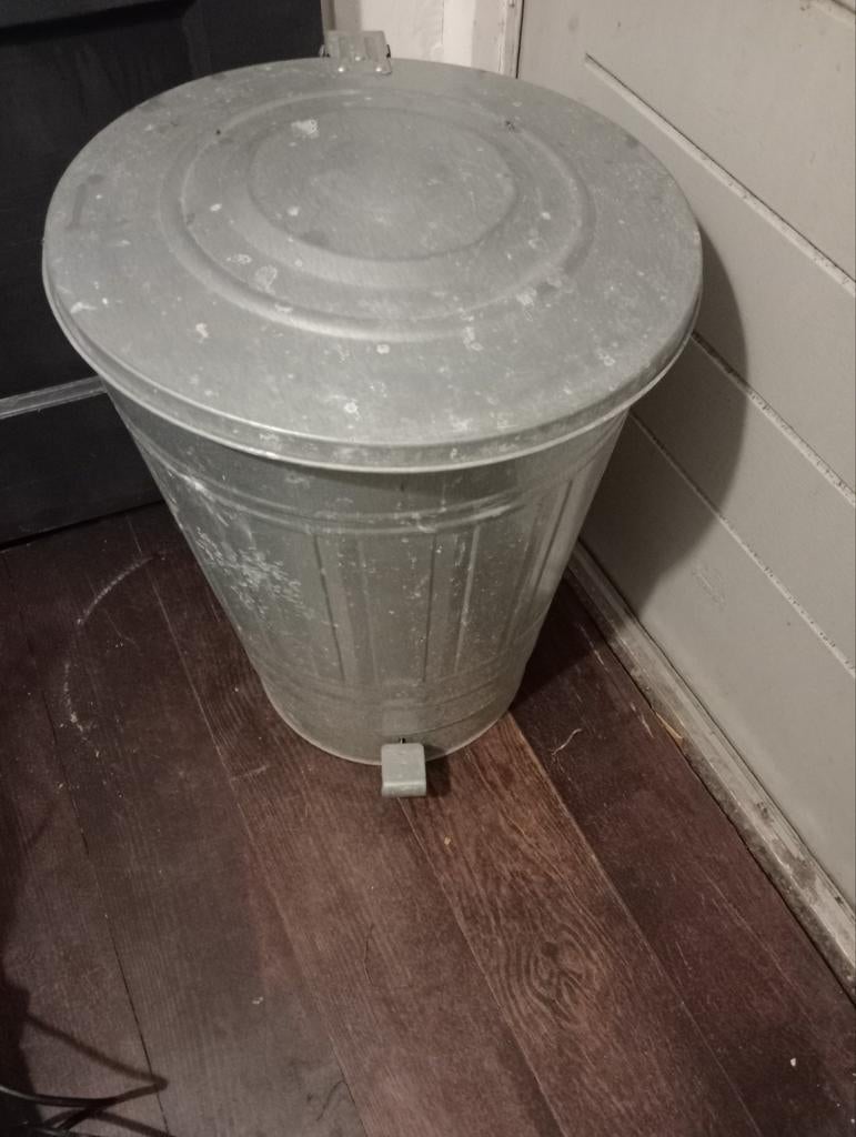 Zinken prullenbak met pedaal, Ophalen, Overige materialen, Met pedaal, 40 liter of meer