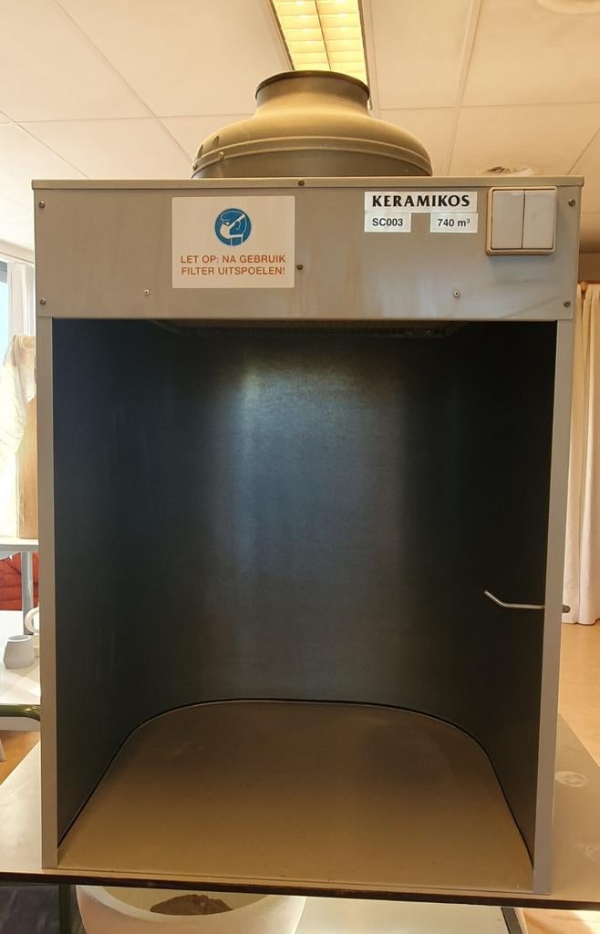 Spuitcabine voor keramiek, pottenbakken, Ophalen